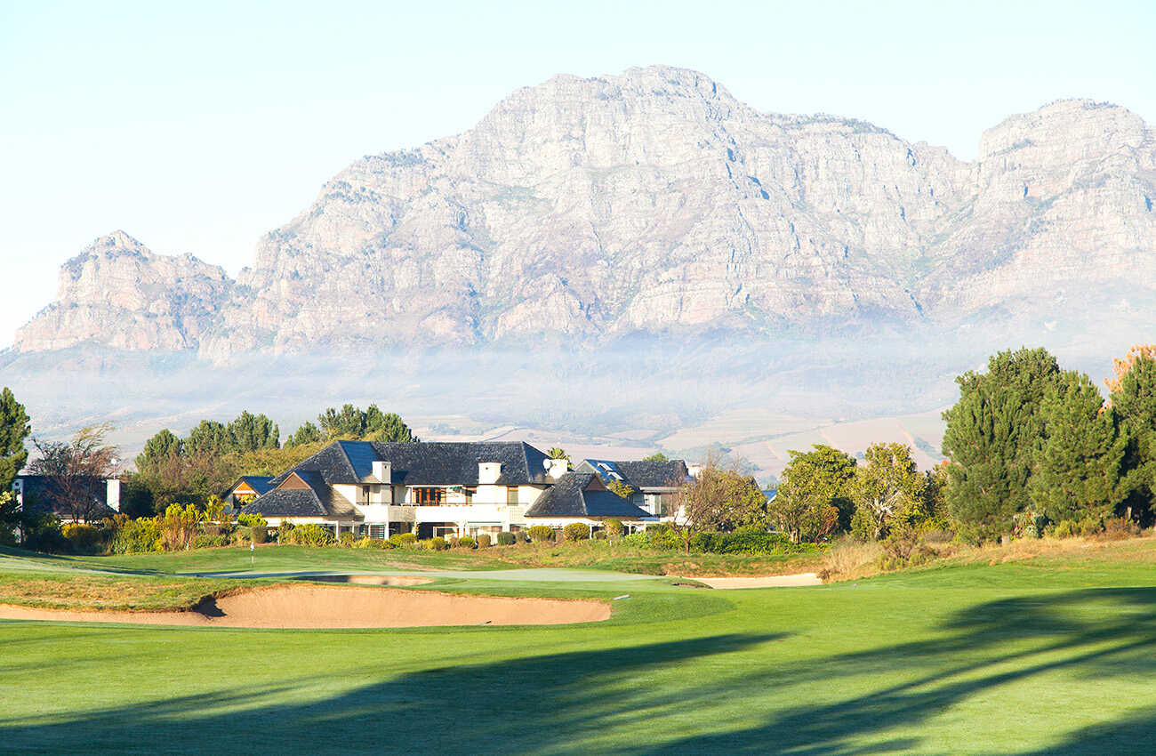 Golfplatz mit Clubhaus