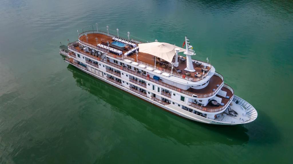 Paradise Elegance Cruise