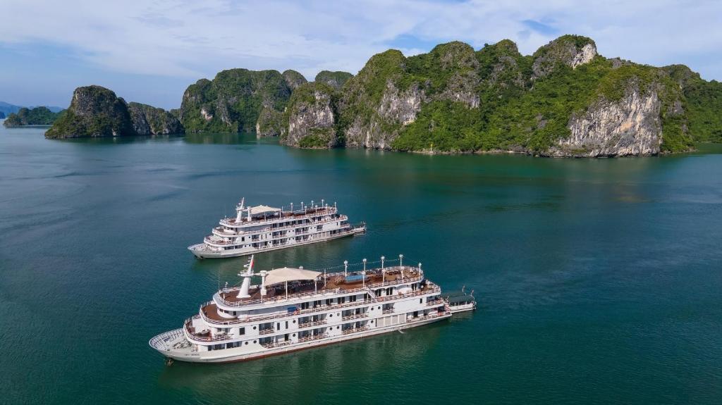 Paradise Elegance Cruise