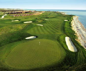 Golfsport kommt im Verdura Resort dank zwei 18-Loch-Golfplätze und eines 9-Loch-Golfplatzes nicht zu kurz!