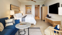 Premier Infinity Swim-Up Zimmer