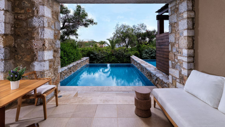 Premier Infinity Swim-Up Zimmer