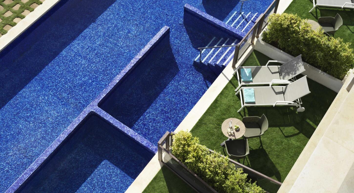 Junior Swim Up Suite