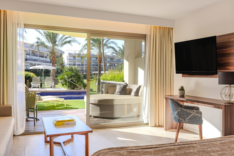 Junior Swim Up Suite