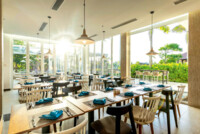 Hauptrestaurant mit Terrasse