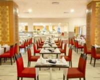 Hauptrestaurant mit Terrasse