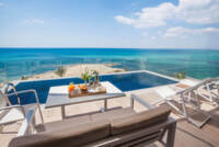Terrasse mit Pool