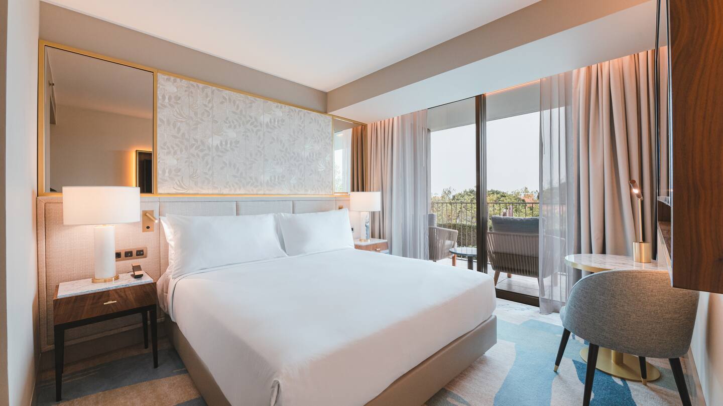 Zimmer mit Kingsize-Bett und Balkon oder Terrasse