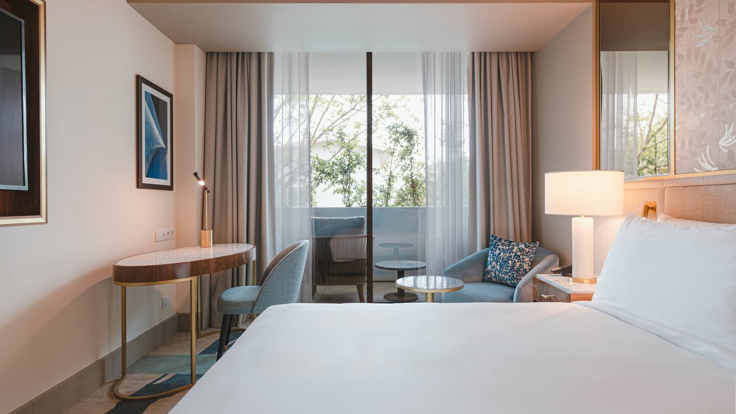 Zimmer mit Kingsize-Bett und Balkon oder Terrasse