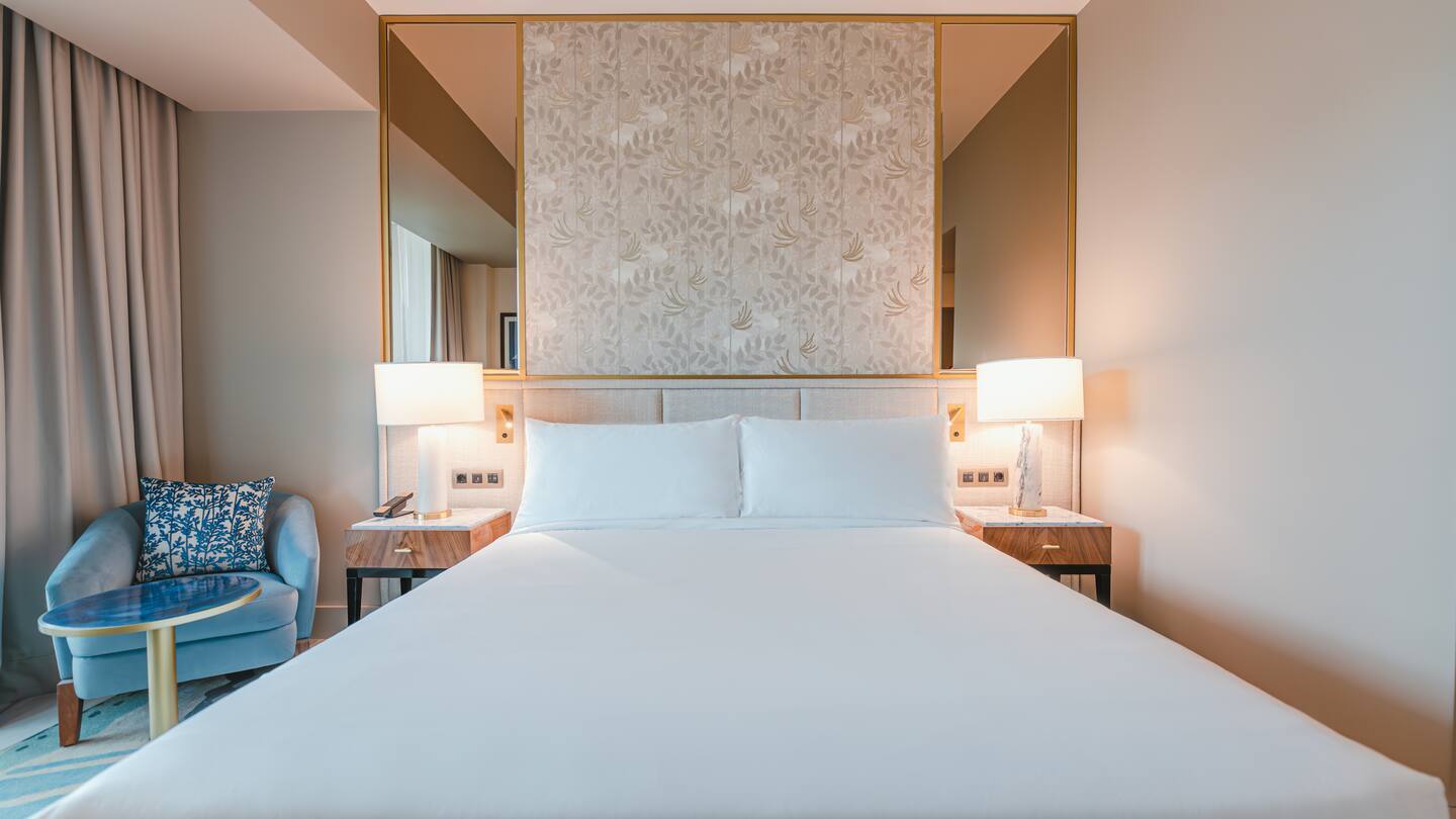 Zimmer mit Kingsize-Bett und Balkon oder Terrasse