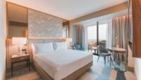 Cascais Zimmer mit Kingsize-Bett und Meerblick