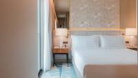 Zimmer mit Kingsize-Bett