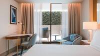 Zimmer mit Kingsize-Bett und Balkon oder Terrasse