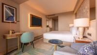 Premium Zimmer mit Kingsize-Bett und Meerblick