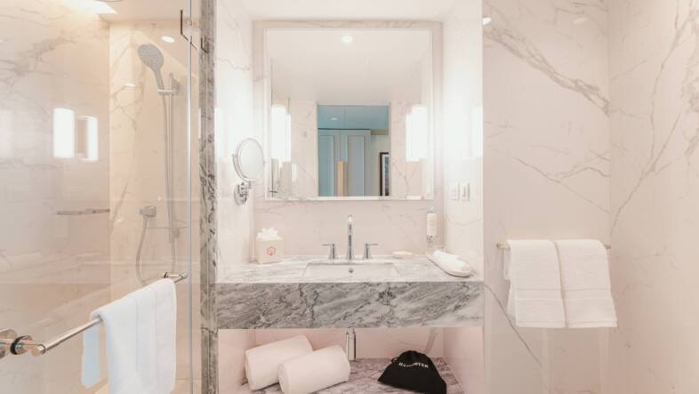 Cascais Zimmer mit Kingsize-Bett und Meerblick