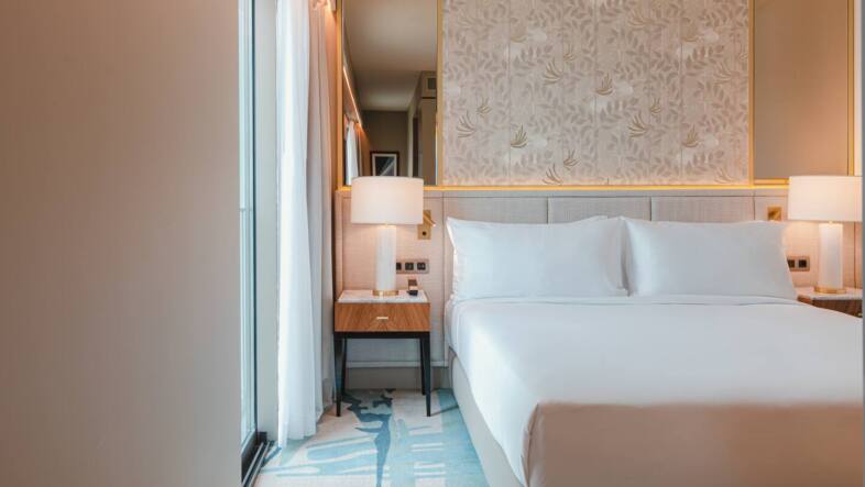 Zimmer mit Kingsize-Bett