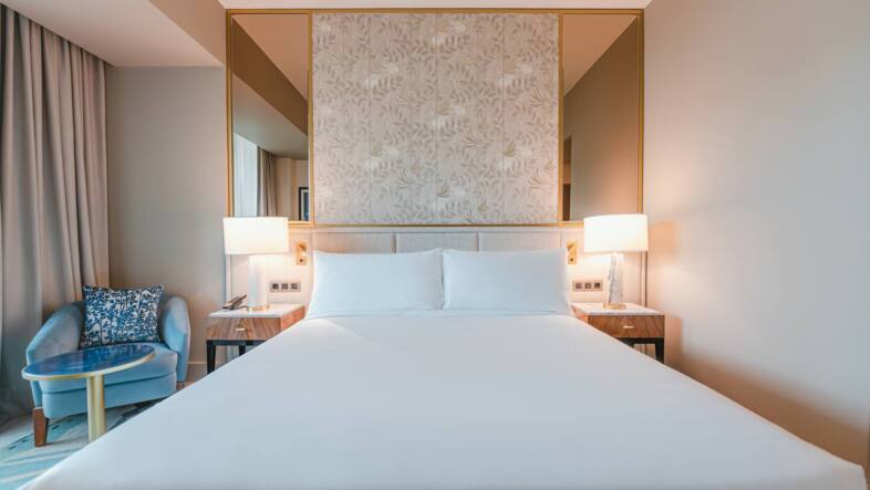 Zimmer mit Kingsize-Bett und Balkon oder Terrasse