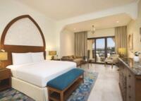Deluxe Zimmer mit Kingsize-Bett und Gartenblick