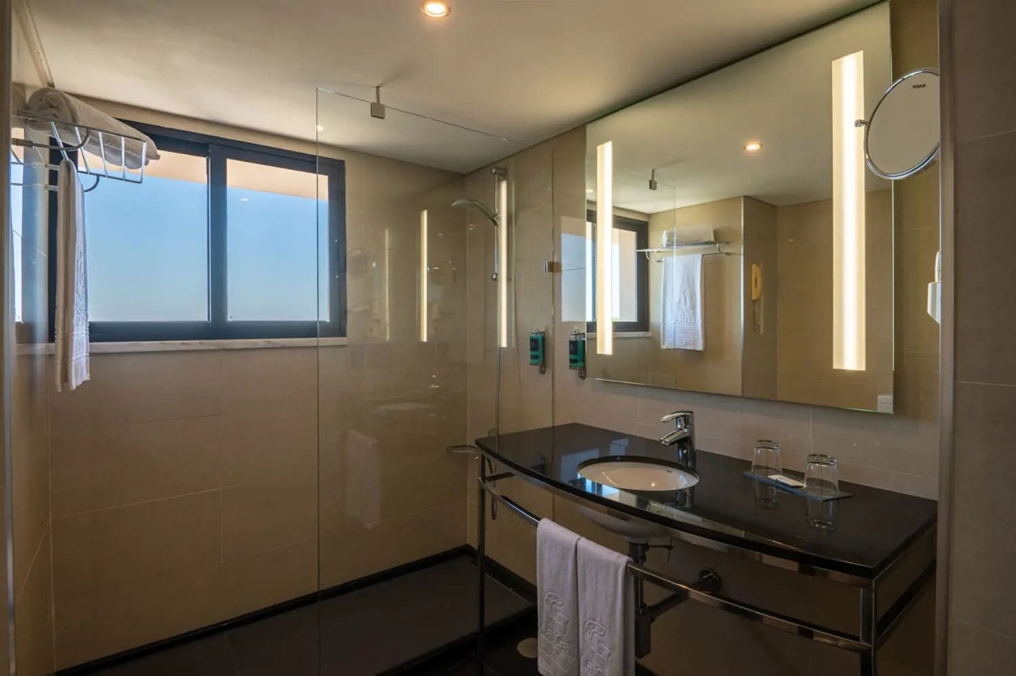 Suite mit Meerblick und Balkon