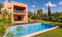 Villa mit zwei Schlafzimmern und Pool