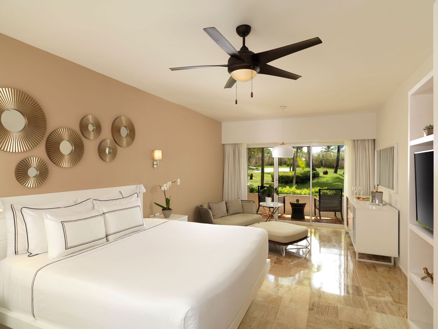 The Level Suite Tropical Palms
