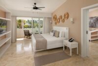 The Level Suite Tropical Palms