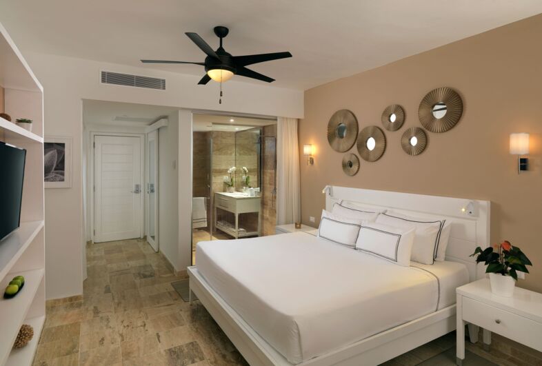 The Level Suite Tropical Palms