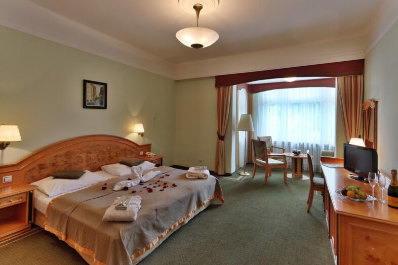 Doppel- oder Zweibettzimmer