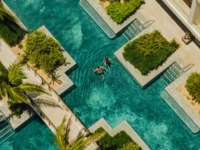 Deluxe Swim-Up