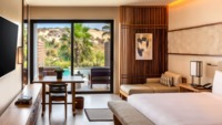 Deluxe Zimmer mit Kingsize-Bett und Pool
