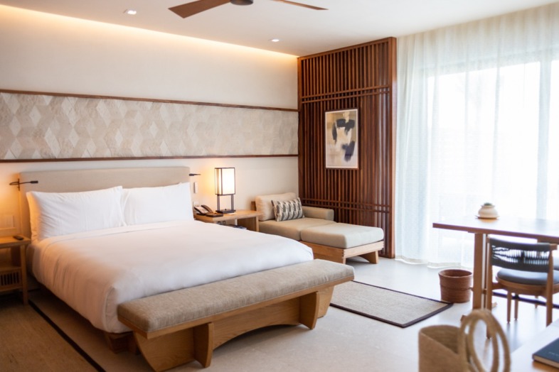 Deluxe Zimmer mit Kingsize-Bett und Pool