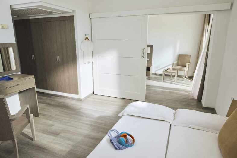Familien-Doppelzimmer Superior mit Verbindungstür