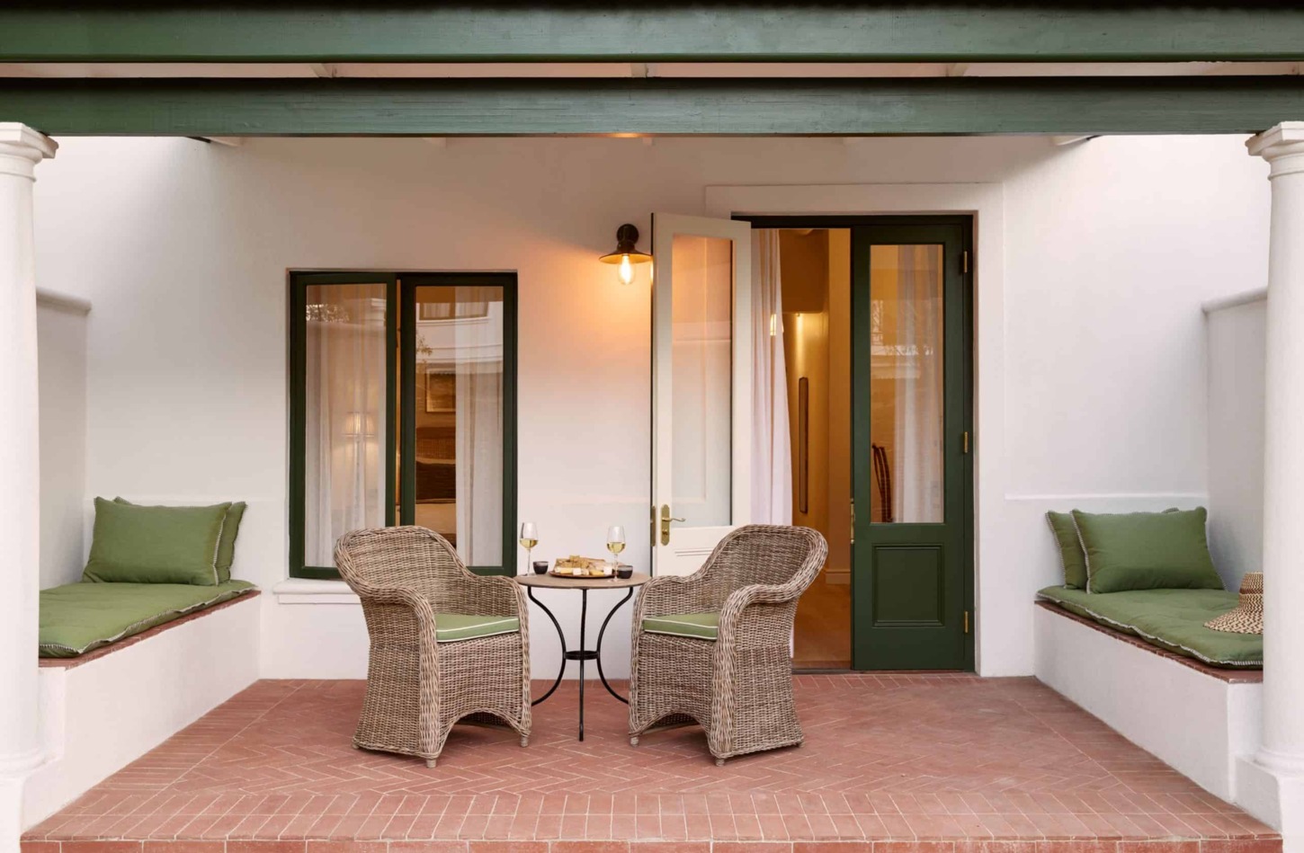 Luxuszimmer mit Gartenterrasse