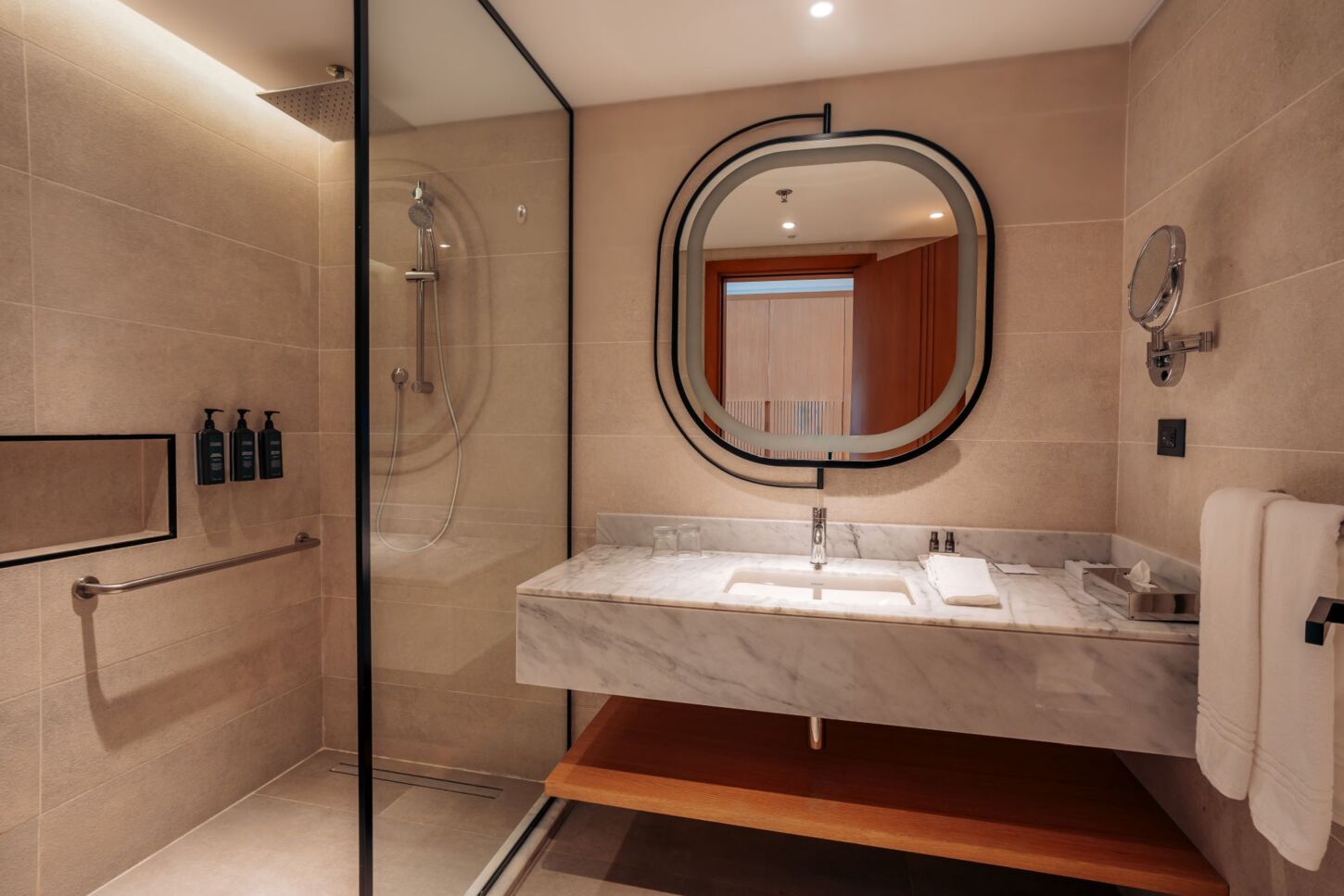 Doppelzimmer mit teilweise Meerblick