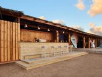 Bar am nahegelegenen Strand