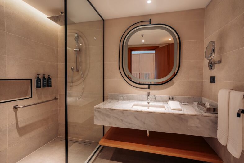 Doppelzimmer mit teilweise Meerblick