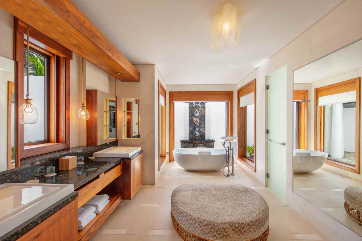 Shangri-La Beach Villa mit drei Schlafzimmern