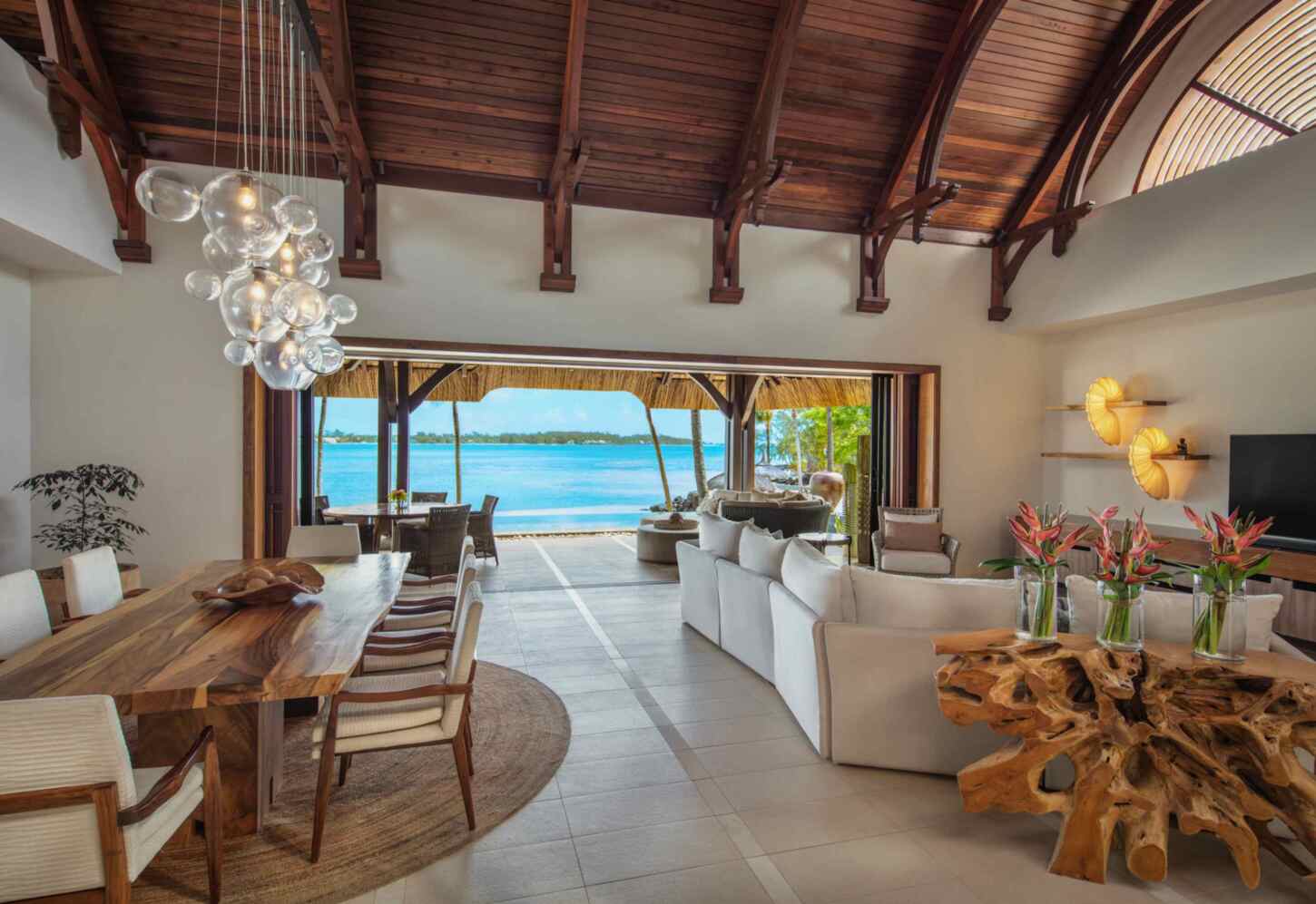 Shangri-La Beach Villa mit drei Schlafzimmern
