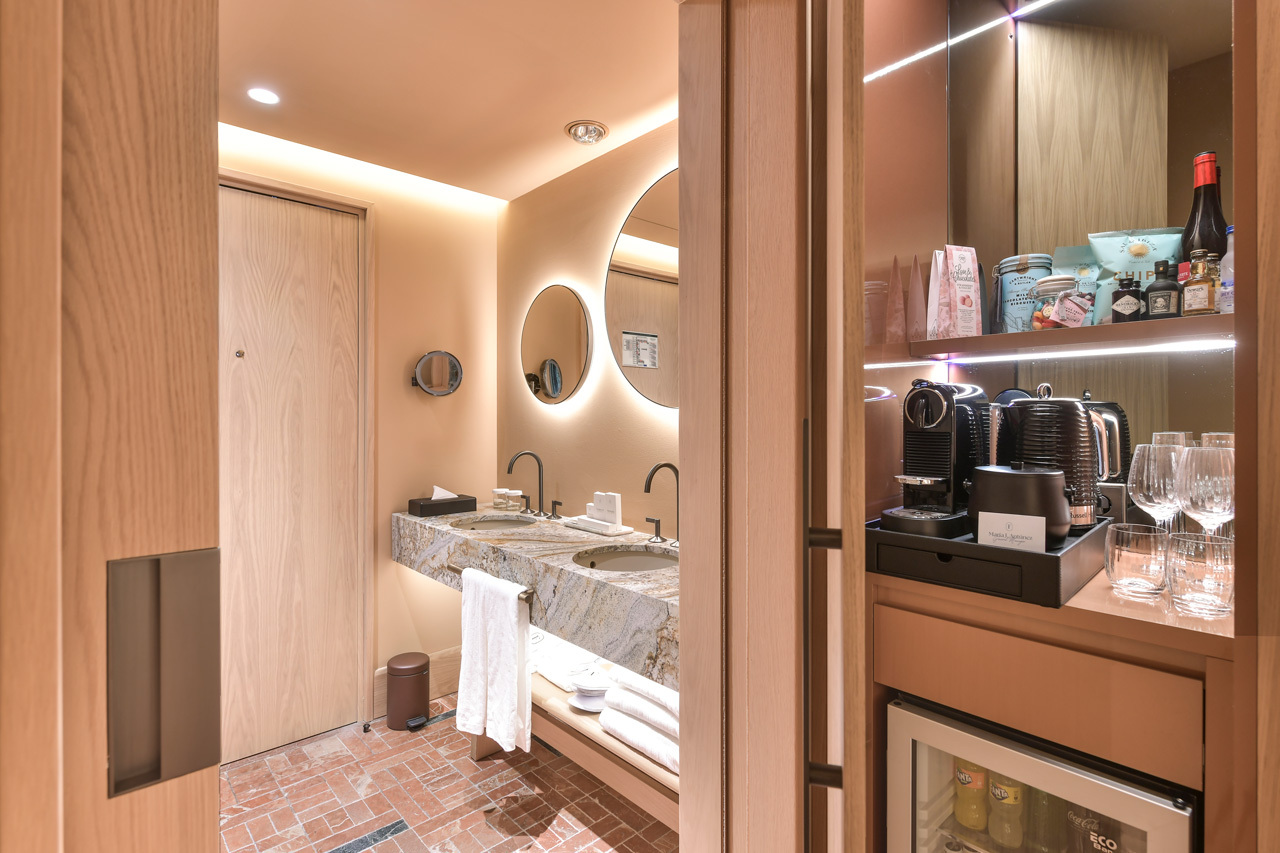 Doppelzimmer mit seitlichem Meerblick