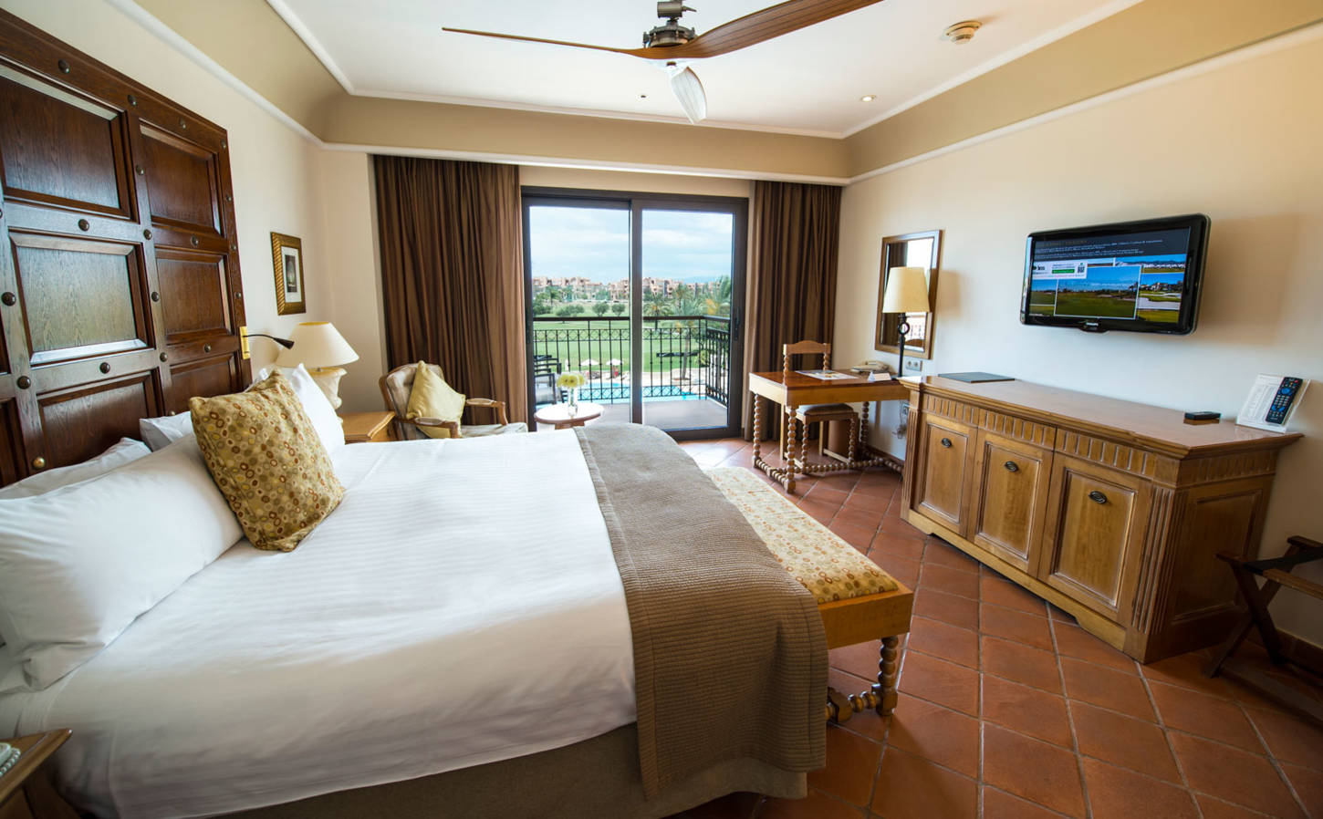 Doppelzimmer Deluxe King Size und Poolblick