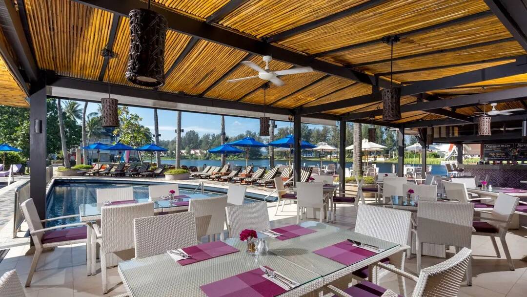 Poolside Restaurant