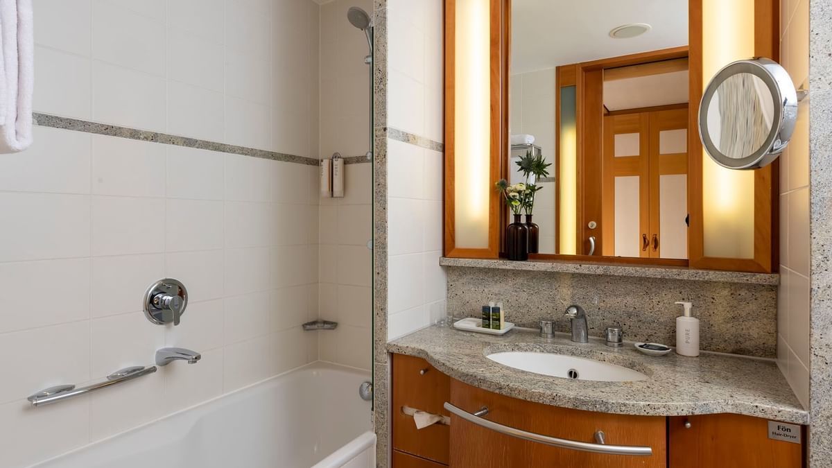 Doppelzimmer 'Superior' Parkseite - Badezimmer