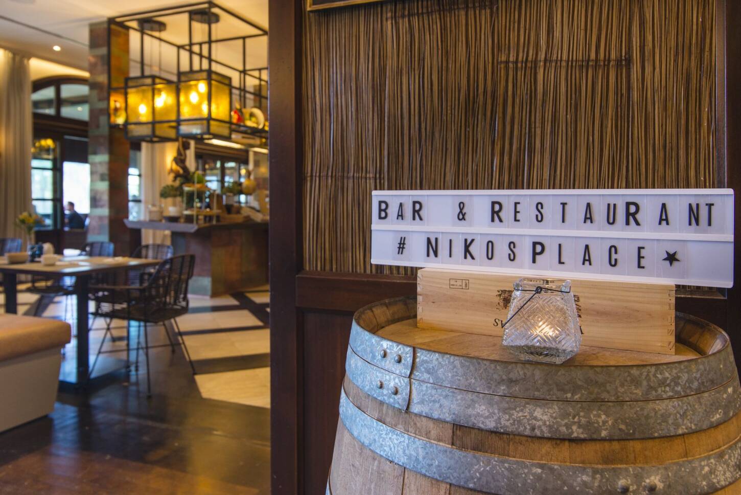 Niko's Place:  Vinothek ,Tapas-Bar, Restaurant