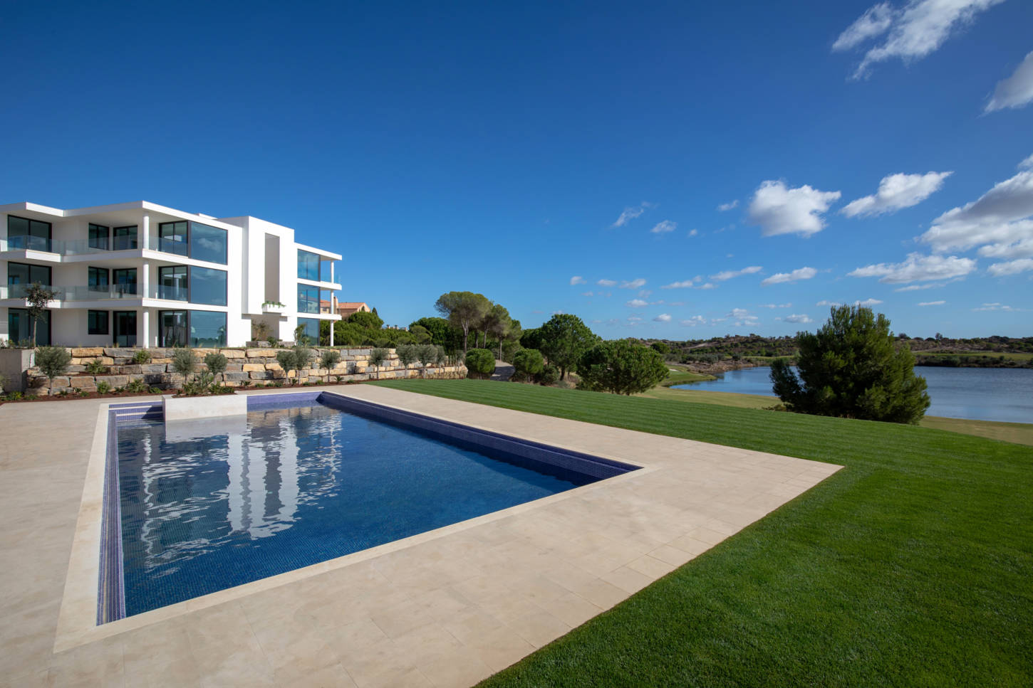 Swimmingpool Clubhouse Residences