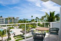 Traditionelles Zimmer, Kingsize-Bett und Meerblick