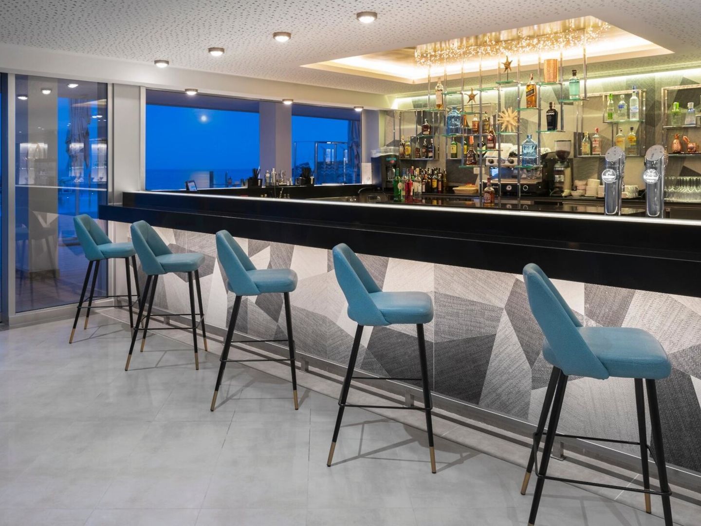 LOBBY BAR “THE PROMENADE”