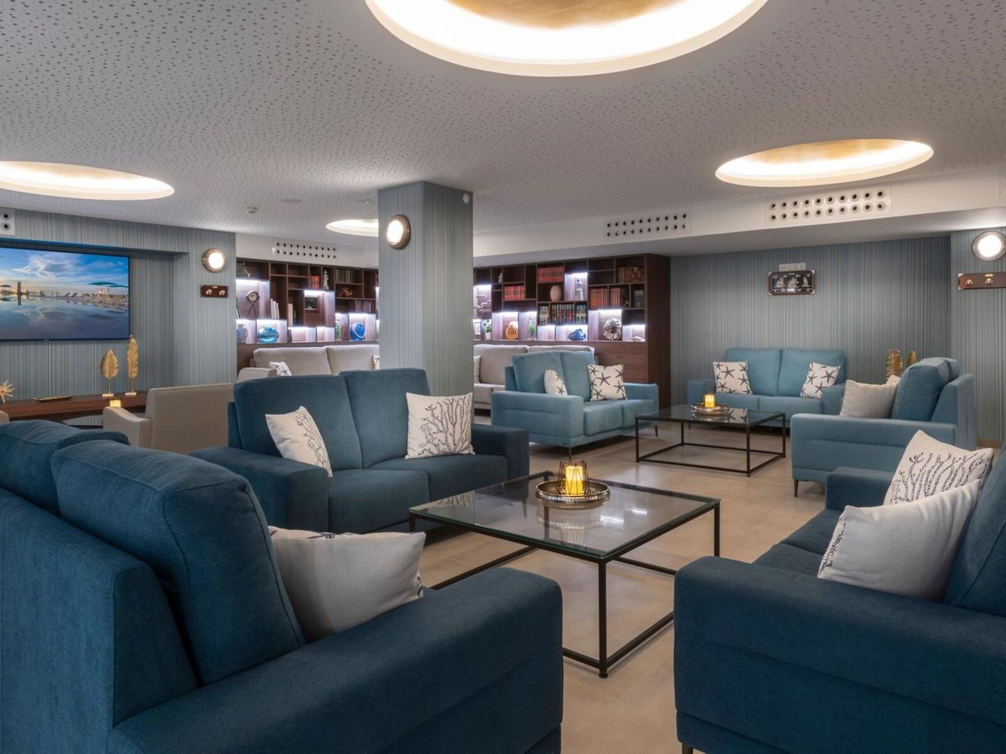 LOUNGE BAR & RESTAURANT “THE BOW”