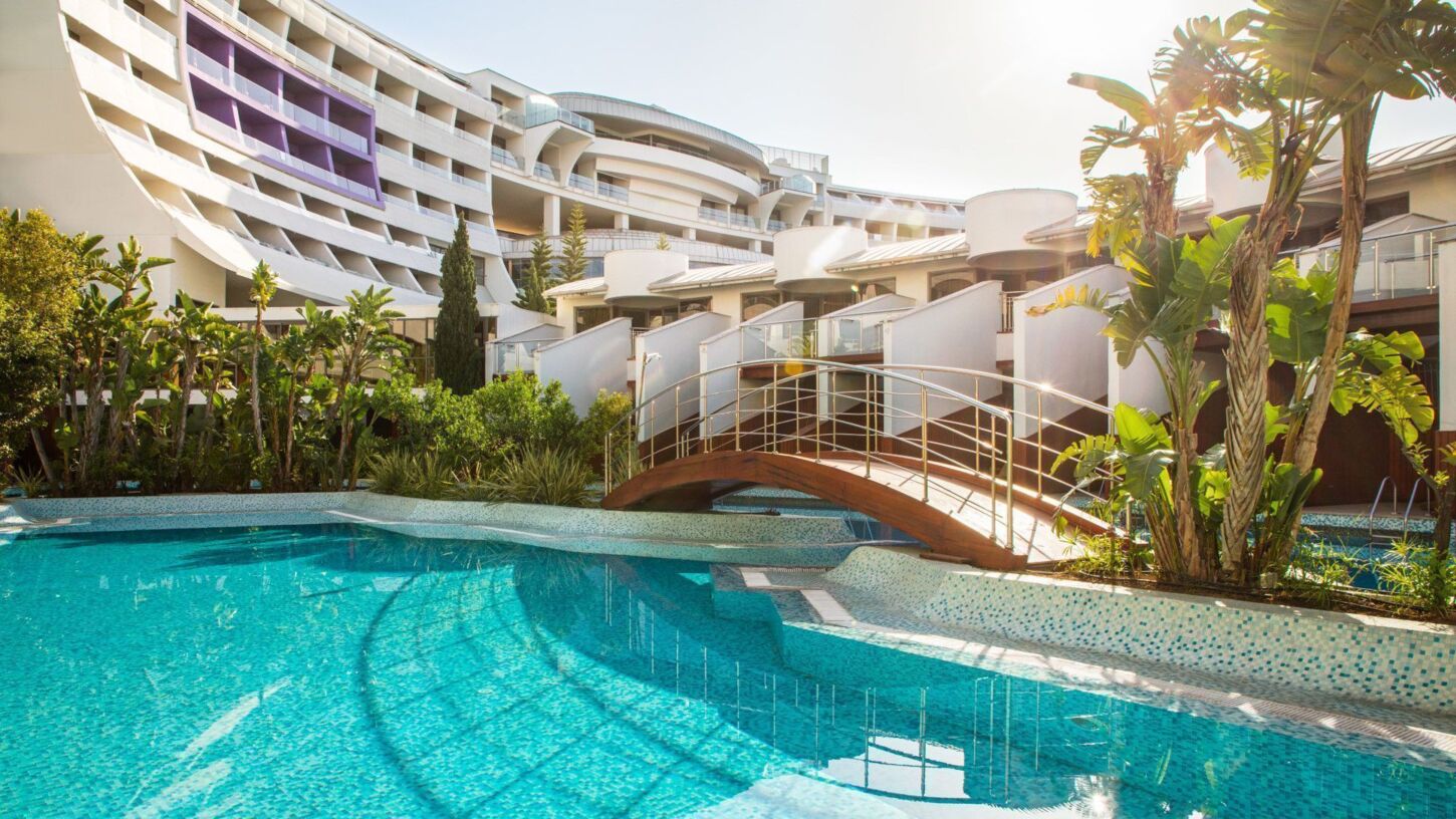 Turquoise Villa mit Poolverbindung