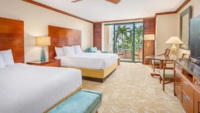 Zimmer mit 2 Queen-Betten und Meerblick
