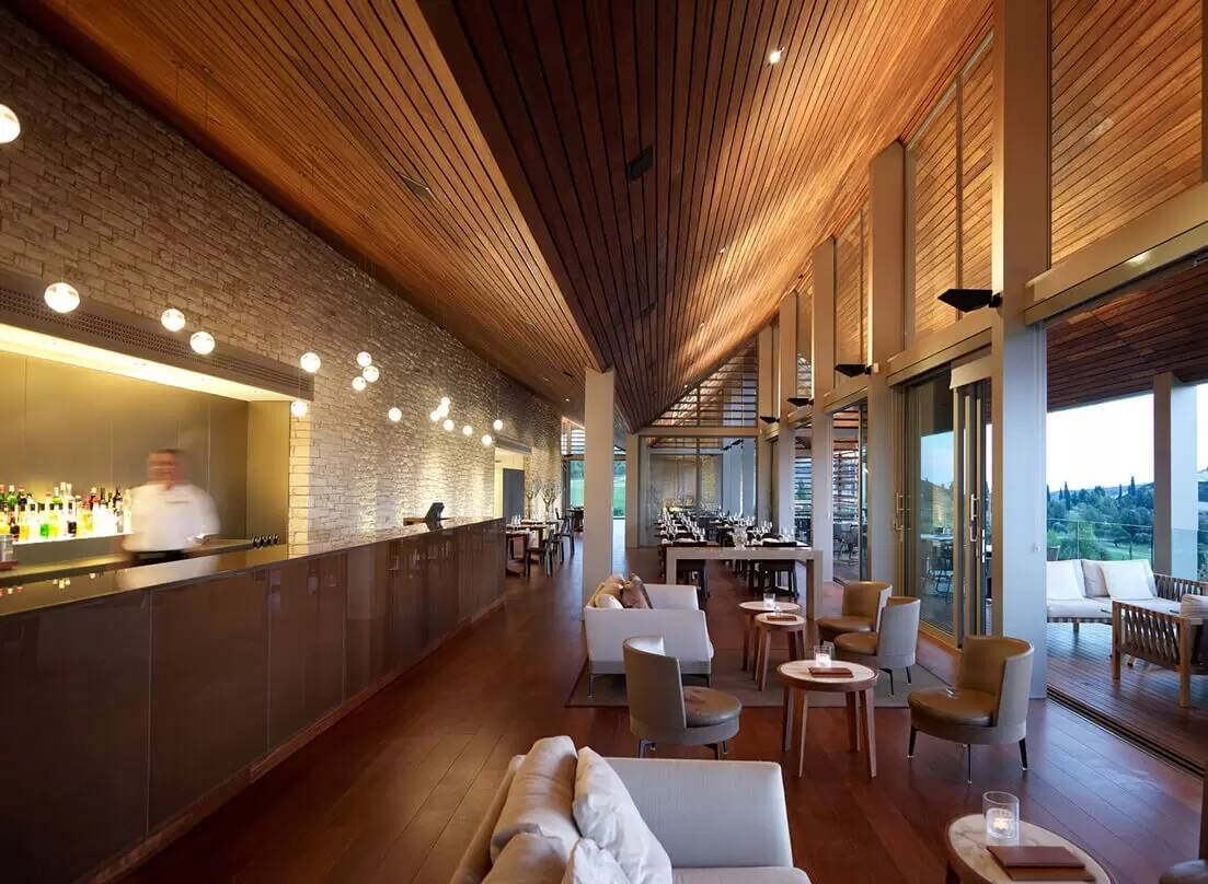CAFE & BAR
